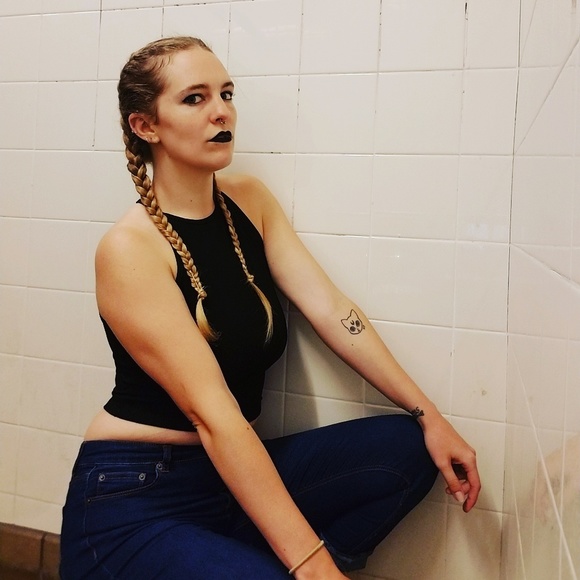 Meet Your Posher - Picture 3 of 8